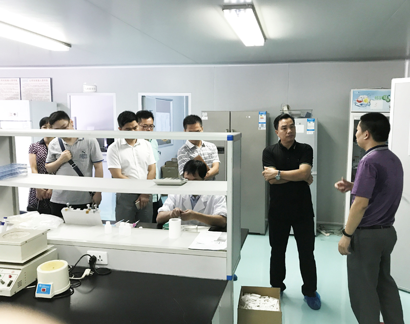 佛山市南海區(qū)食品藥品監(jiān)督管理局領(lǐng)導(dǎo)蒞臨我司參觀指導(dǎo)