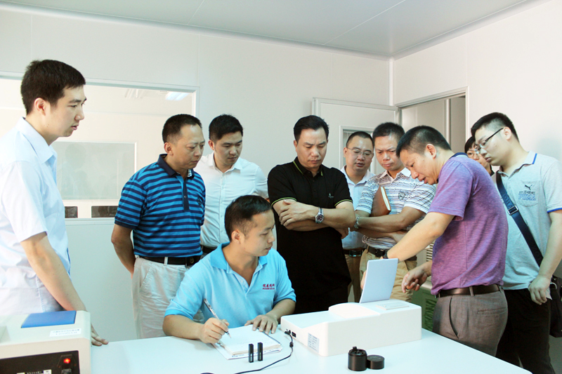 佛山市南海區(qū)食品藥品監(jiān)督管理局領(lǐng)導(dǎo)蒞臨我司參觀指導(dǎo)